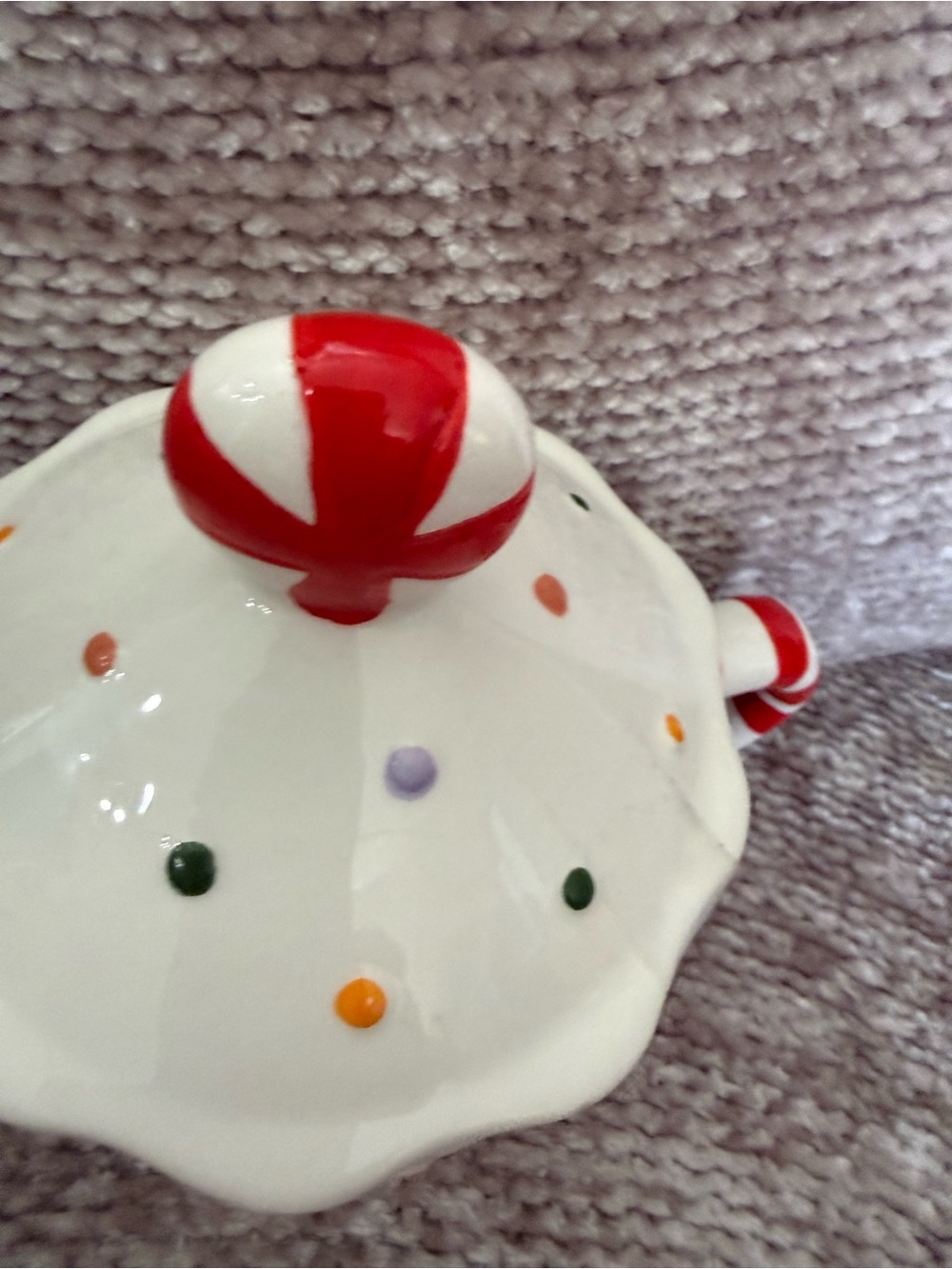 Mr. Christmas Ceramic Gingerbread House Mug With Candy Cane Handle And Lid 23 Oz - Picture 5 of 6
